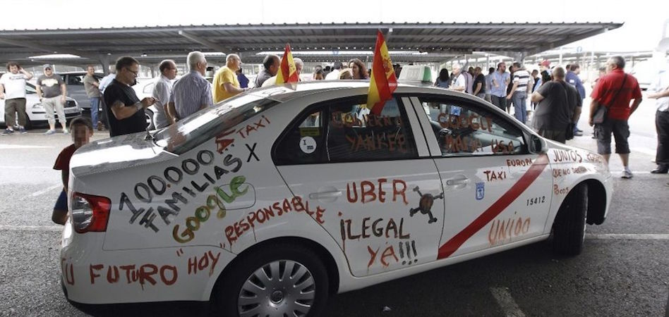 Uber y Cabify continúan circulando en plena guerra del taxi